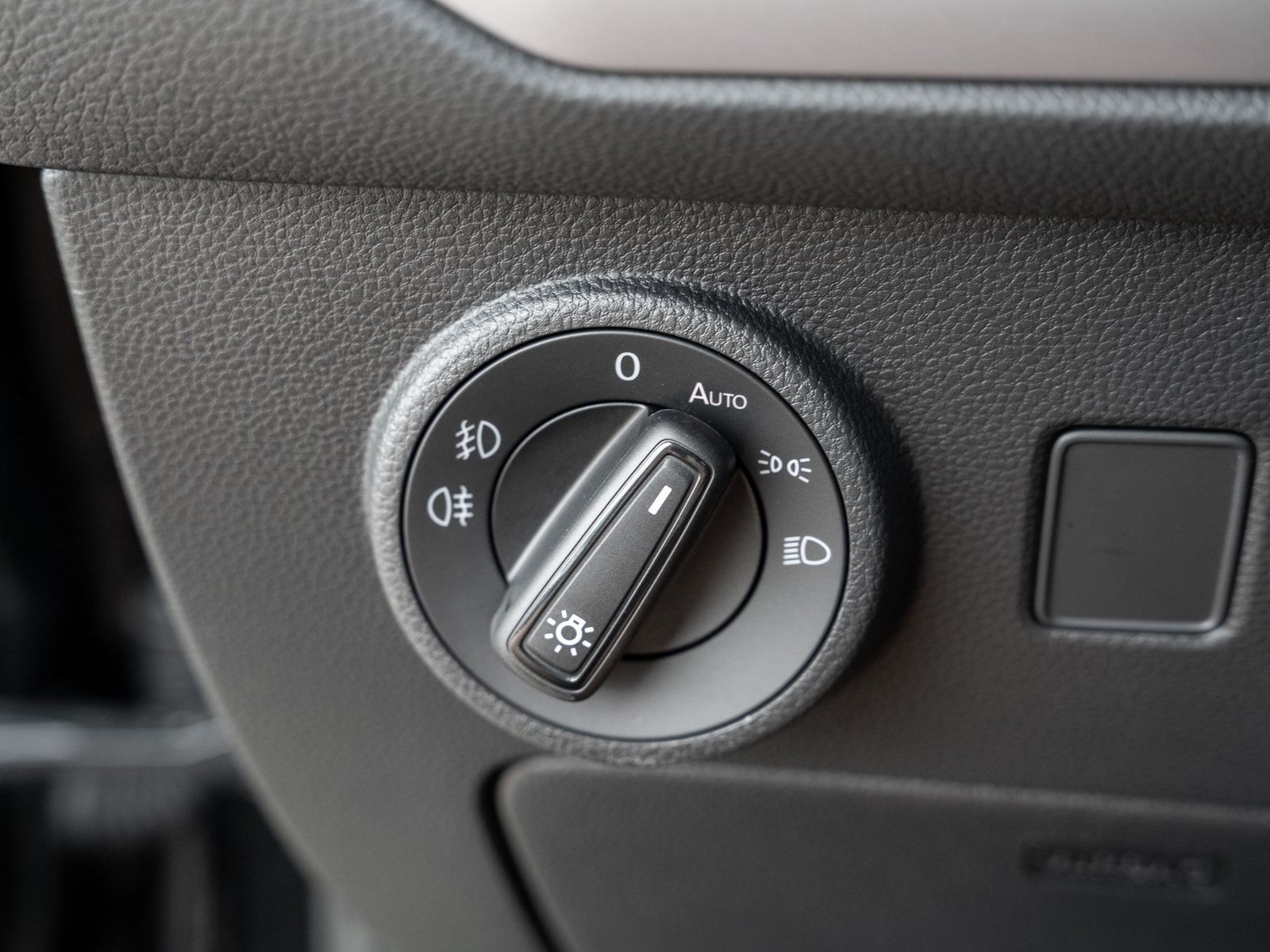 Seat ATECA FR 1.5 TSI DSG AHK Kam. Navi Pano Sportp.