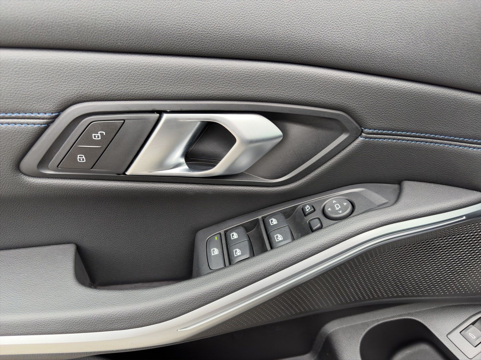 BMW 320i Limousine M-Sport Head-Up Glasdach DrivAss.