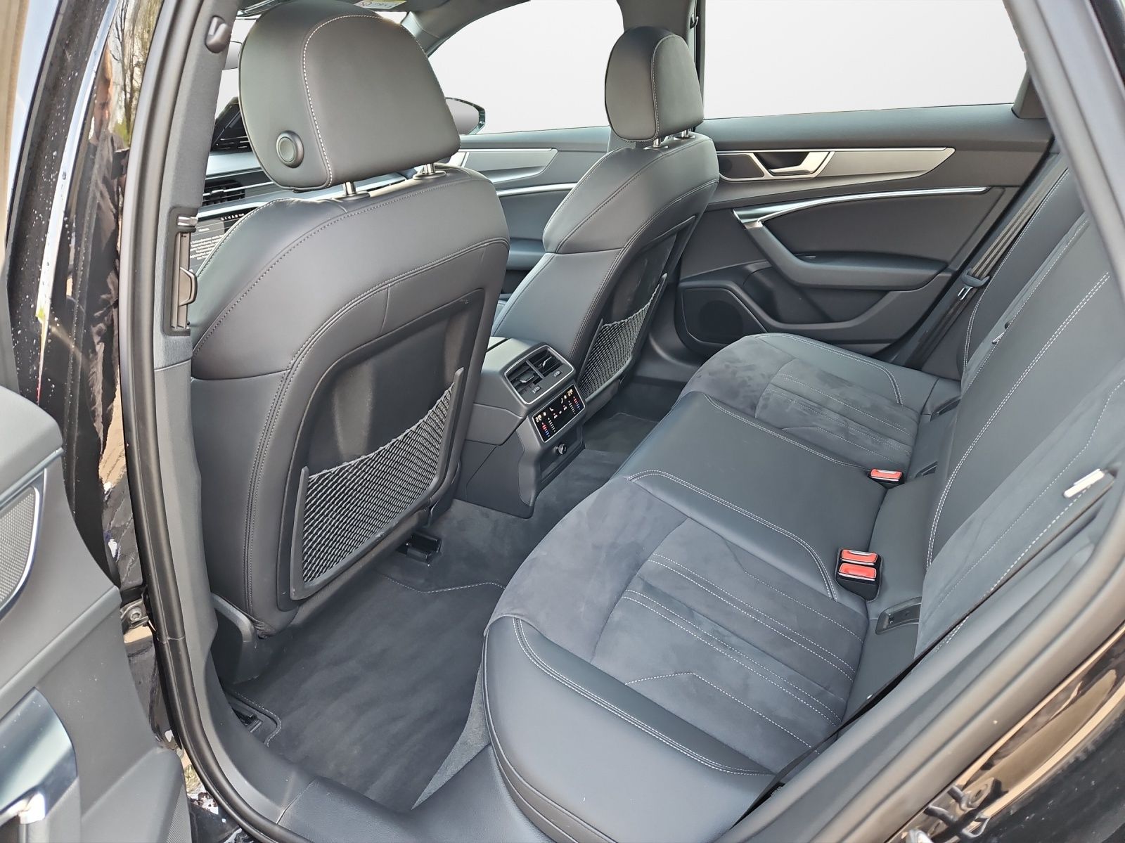 Audi A6 Avant 40 TDI S tronic quattro S line - Samsaru's Car Outlet