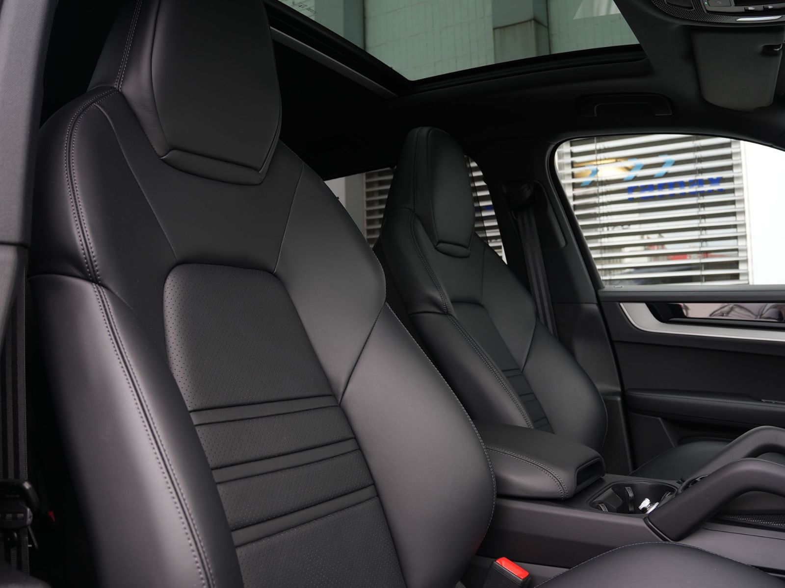Porsche E-Hybrid MY24-INNODRIVE-ACC-LUFTF.-PANO-BOSE-RS