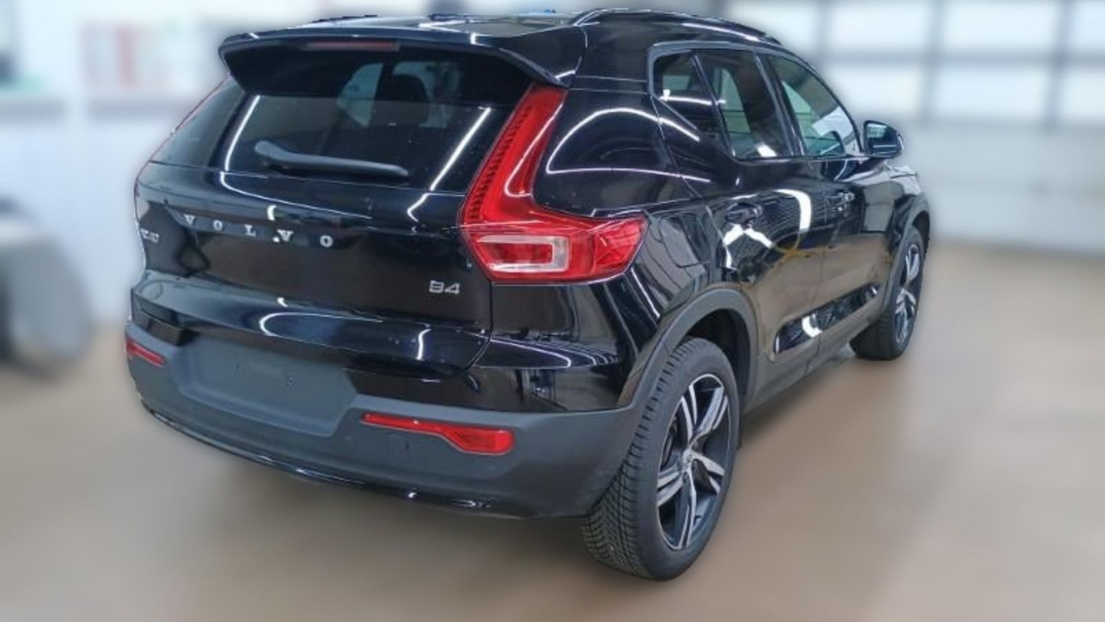 Volvo XC40 B4 B Pl. Dark - Samsaru's Car Outlet