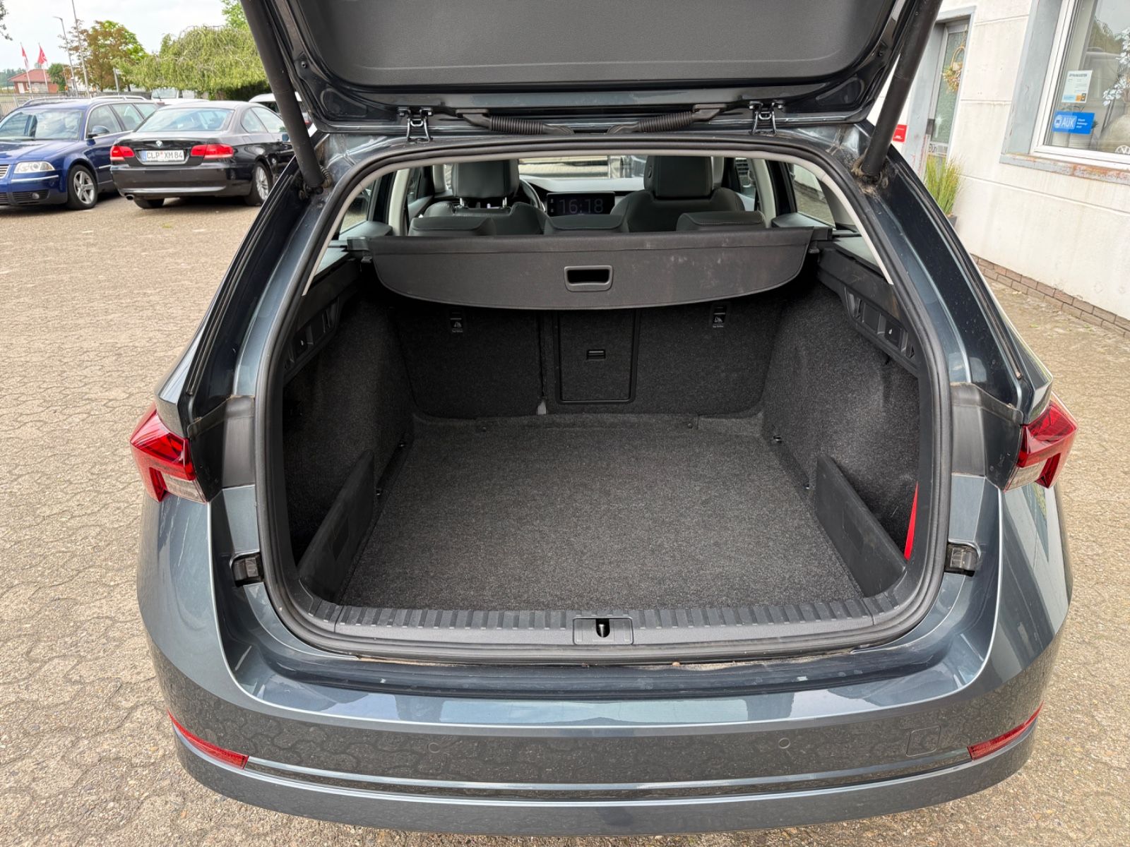 Skoda Octavia Combi 1.5 TSI Style - Samsaru's Car Outlet