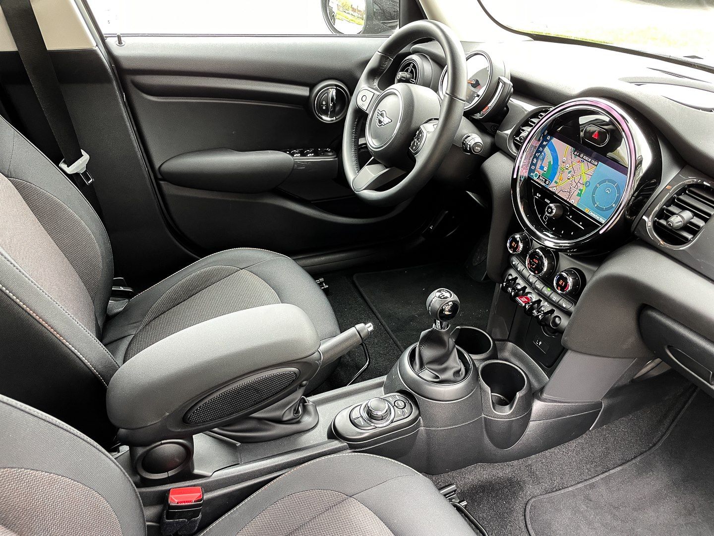 MINI Cooper Essential Trim 5-Türer - Samsaru's Car Outlet