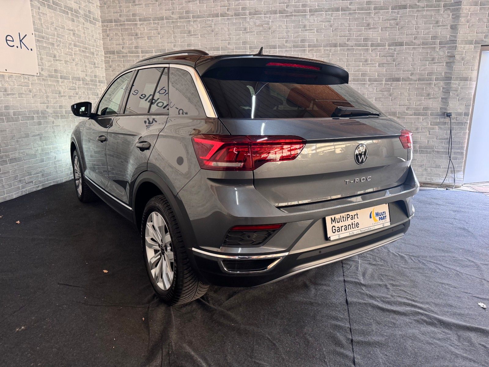 Volkswagen T-Roc Sport 1.5 TSI ACT - Samsaru's Car Outlet