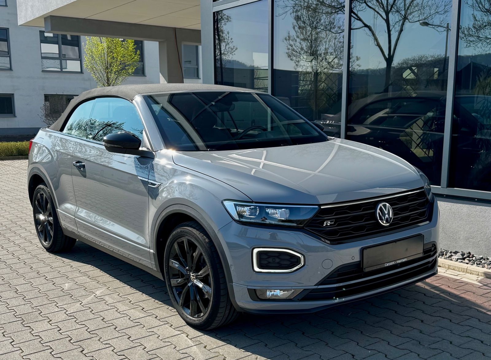 Volkswagen T-Roc R-Line - Samsaru's Car Outlet