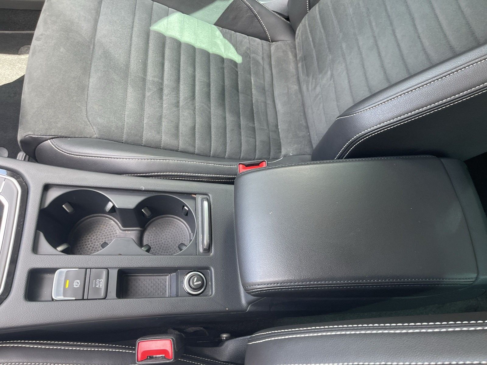 Volkswagen Passat 2.0 TDI Elegance DSG - Samsaru's Car Outlet