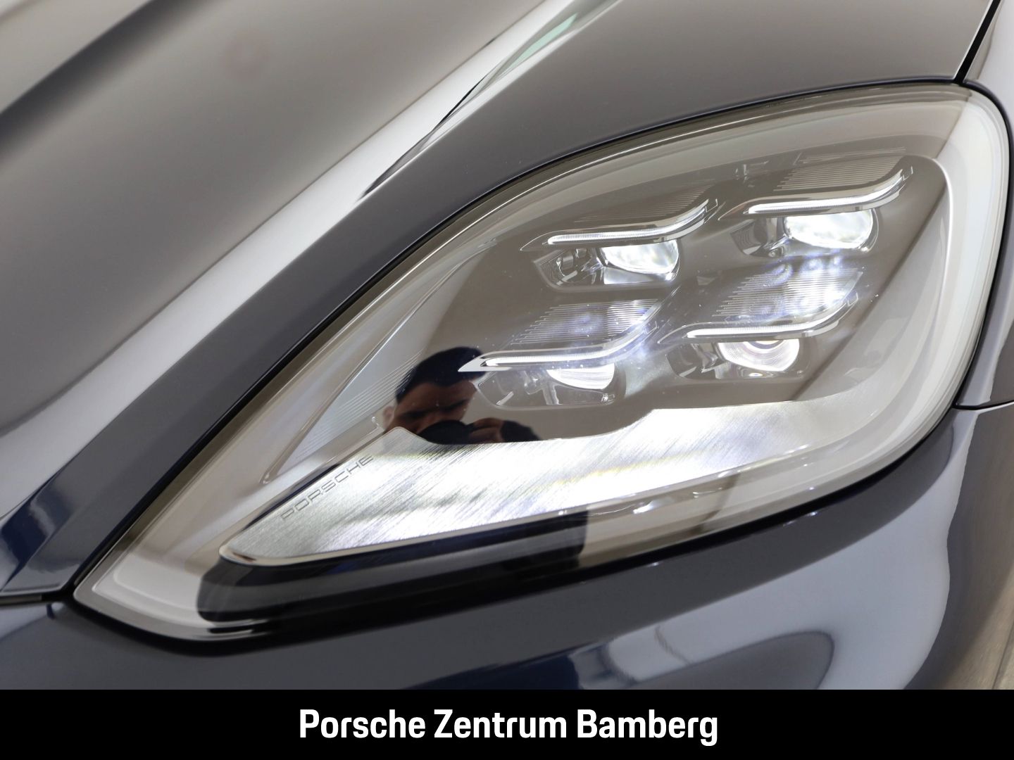 Porsche Cayenne E-Hybrid/ 22 Zoll/ Massage/ AHK/ ACC uvm