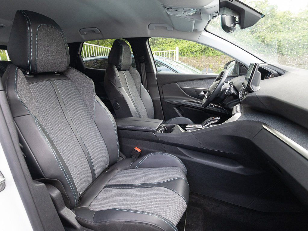 Peugeot 3008 Allure Pack HYBRID+OBC7,4kW+RKF360°+SHZ+eFH