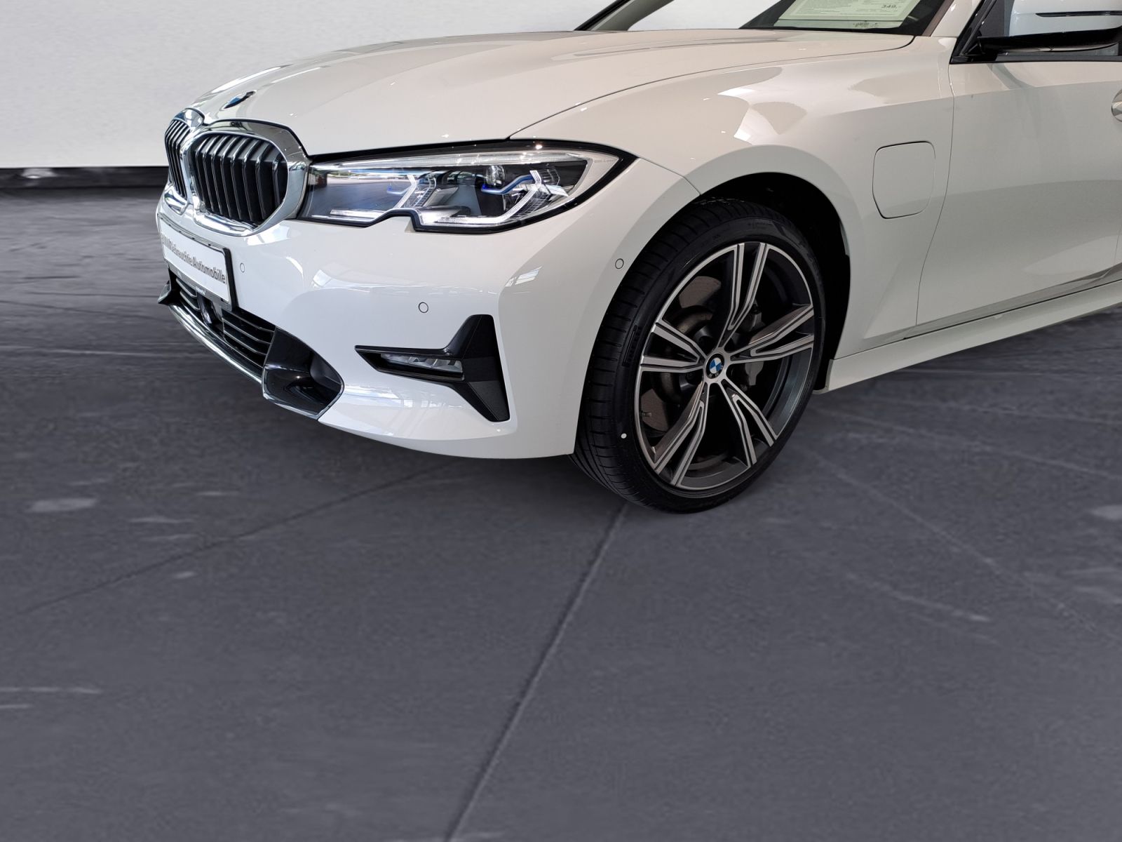 BMW 330e xDrive Touring Sport Line - Samsaru's Car Outlet