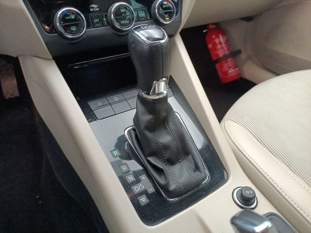 Skoda Octavia Combi Style 1.5TSI - Samsaru's Car Outlet