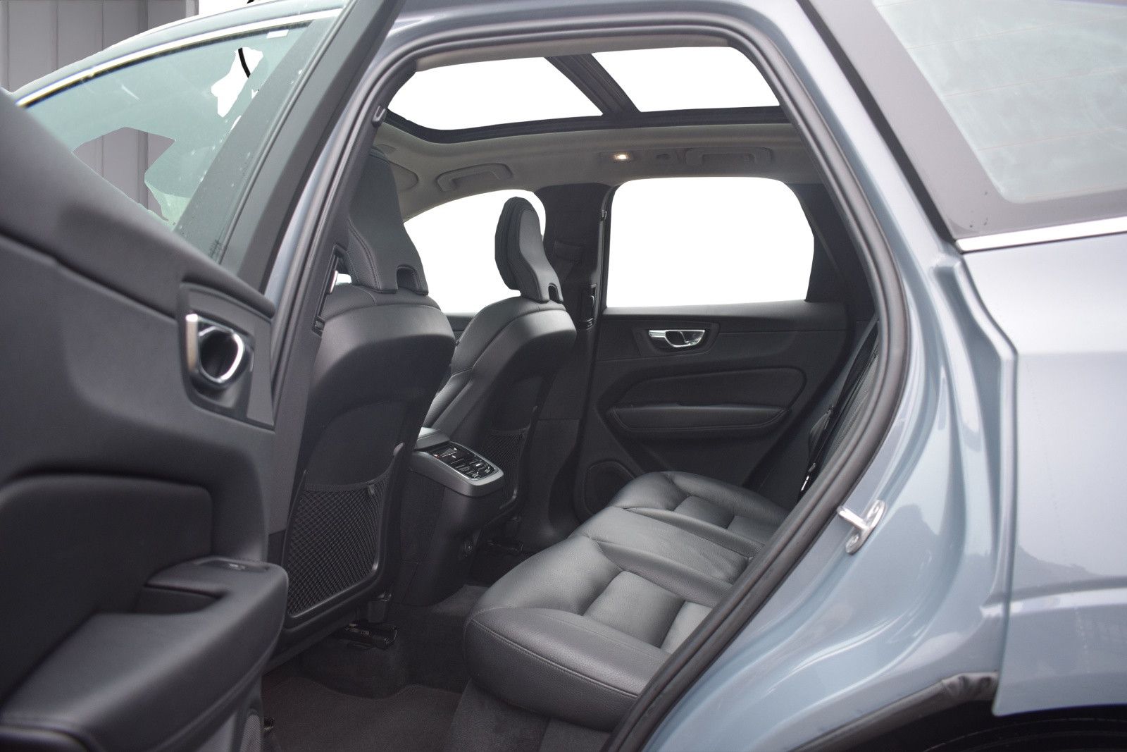 Volvo XC60 ULTIMATE - Samsaru's Car Outlet