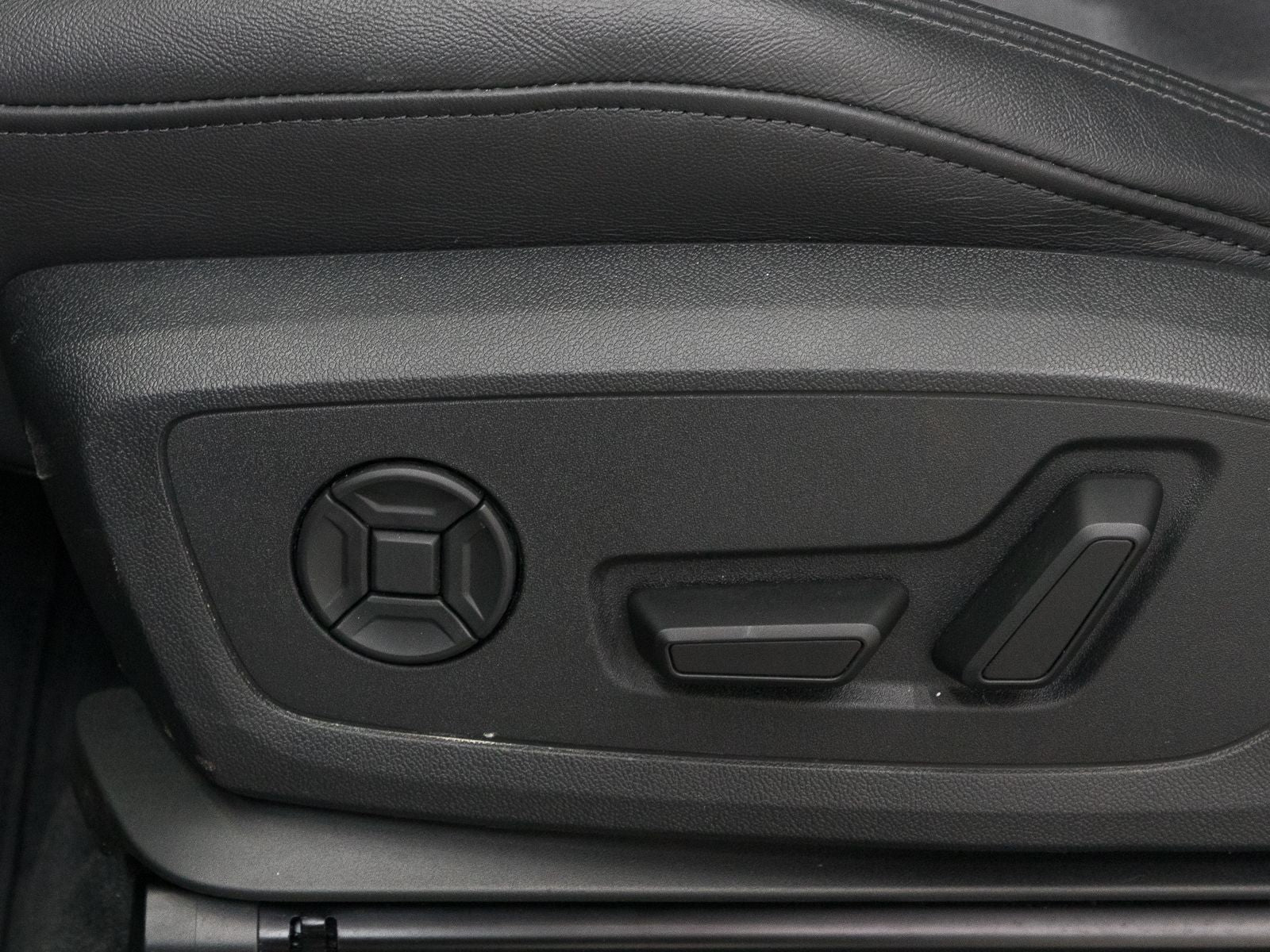 Audi Q3 40 TFSI Q S LINE - Samsaru's Car Outlet
