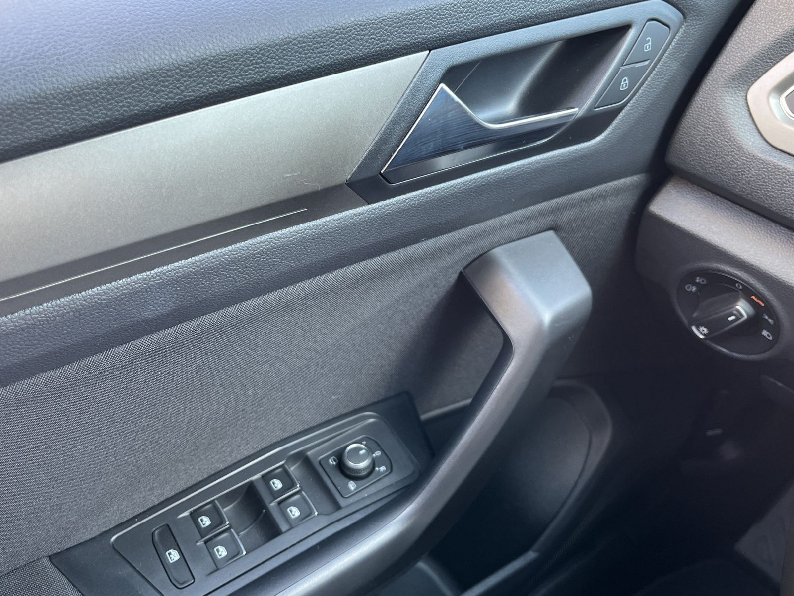 Volkswagen T-Roc Style 1.5 TSI DSG - Samsaru's Car Outlet