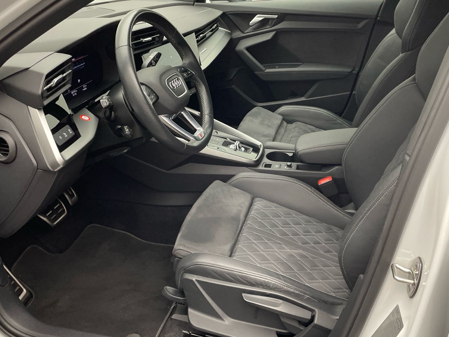 Audi A3 Limousine 35 TFSI S line MMI Navi LED