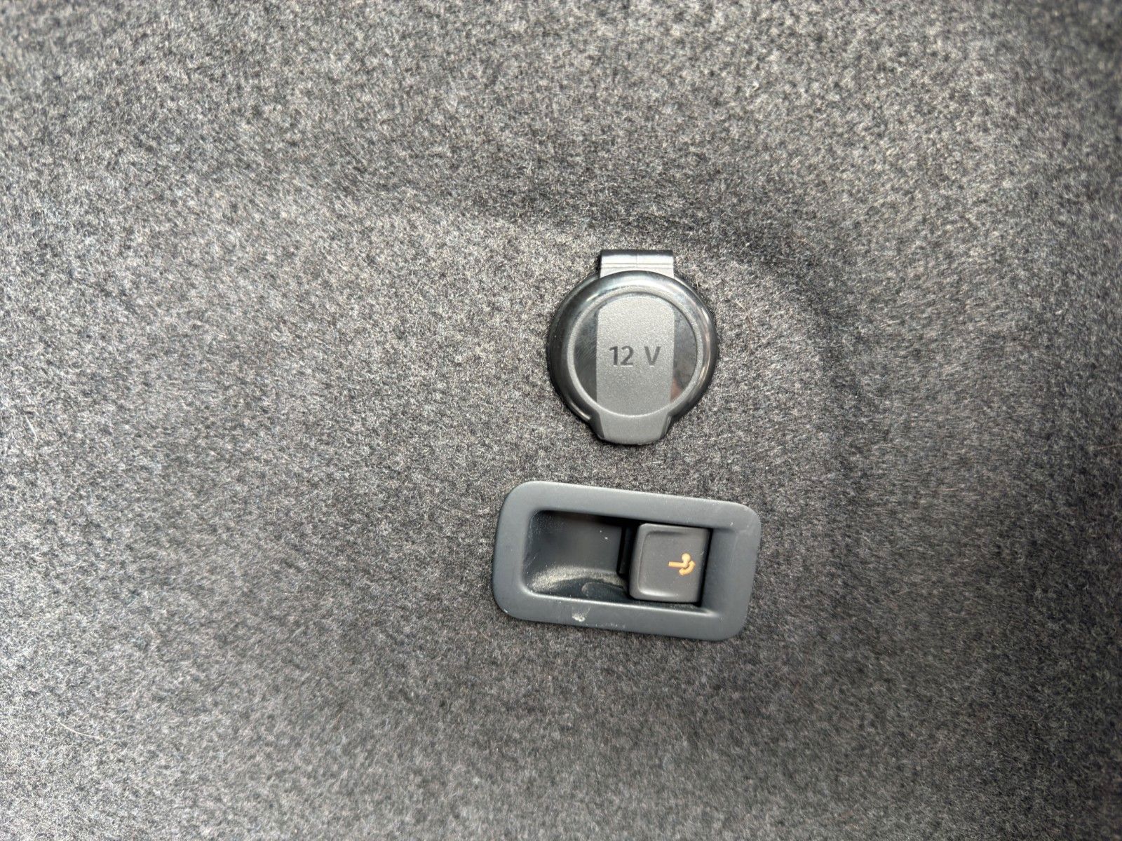 Volkswagen Golf VIII 2,0TDI DSG Var Life - Samsaru's Car Outlet
