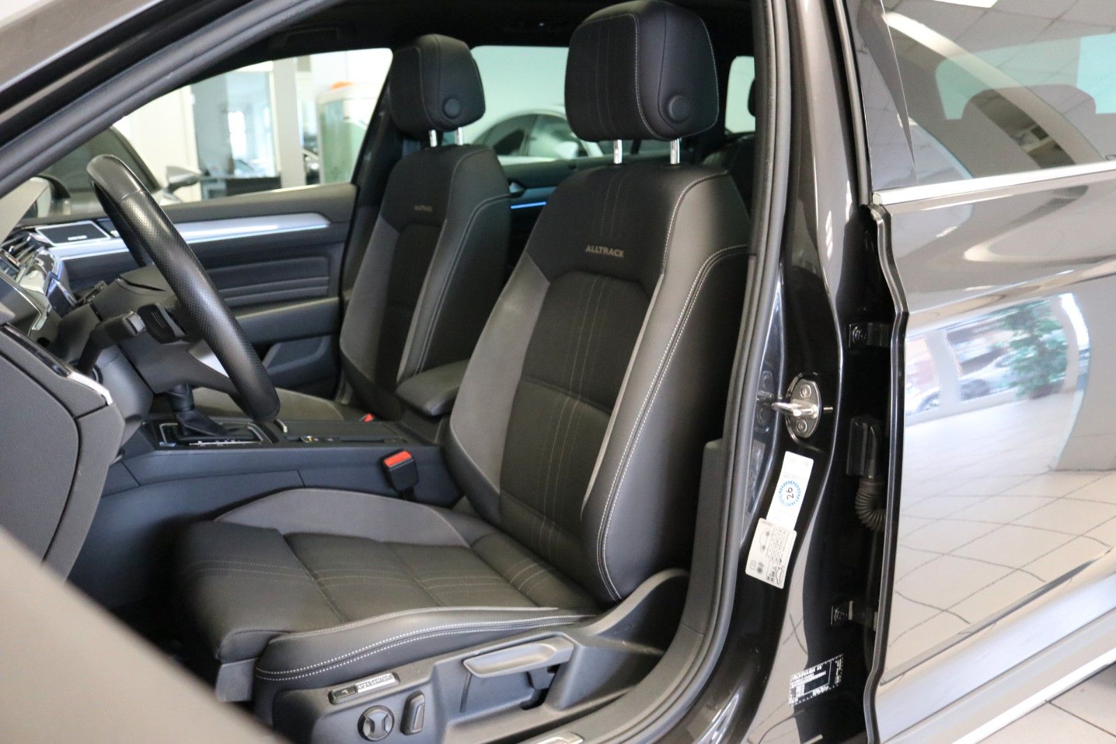 Volkswagen Passat Alltrack DCC HUD Matrix STHZ 360 Pano ACC