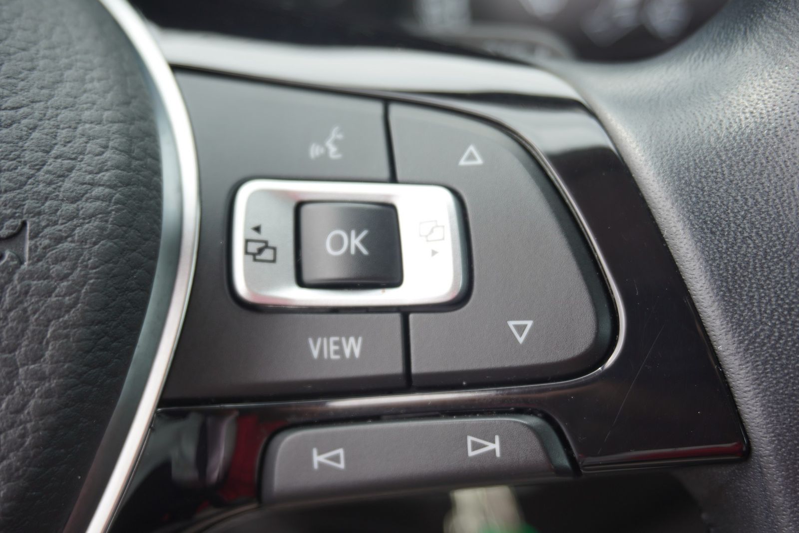 Volkswagen T-Roc 1.5 16V TSI United - Samsaru's Car Outlet