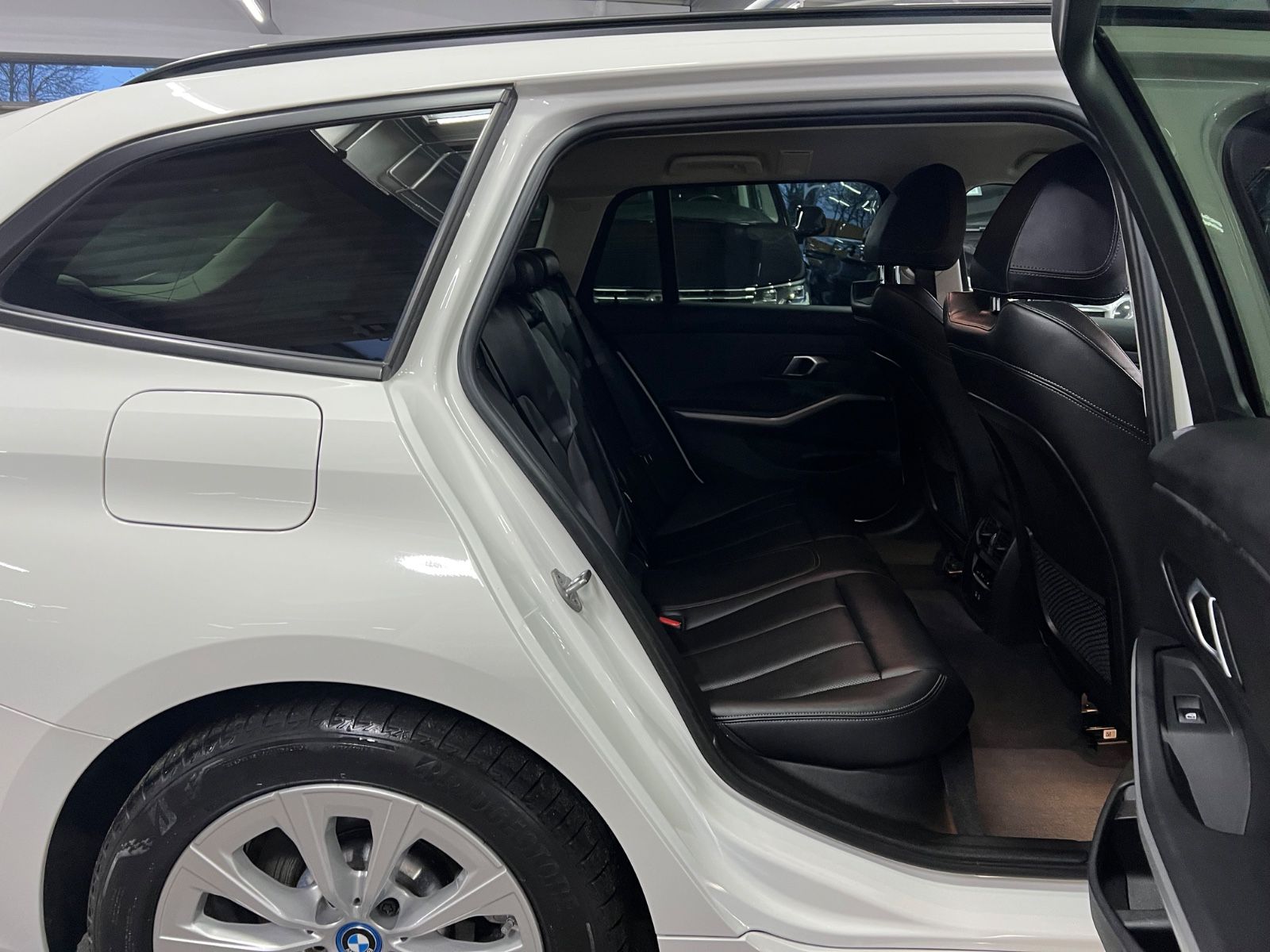 BMW 330 e Touring Advantage - Samsaru's Car Outlet