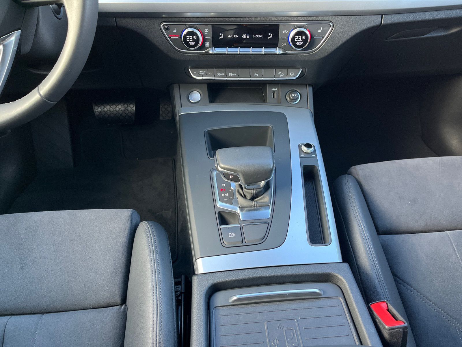 Audi Q5 40 TDI quattro s-line s-tronic - Samsaru's Car Outlet
