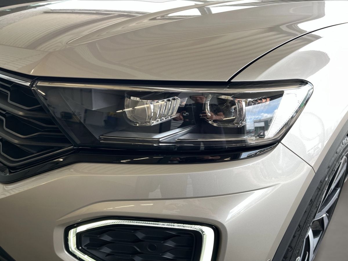 Volkswagen T-Roc 1.5 TSI DSG R-Line - Samsaru's Car Outlet