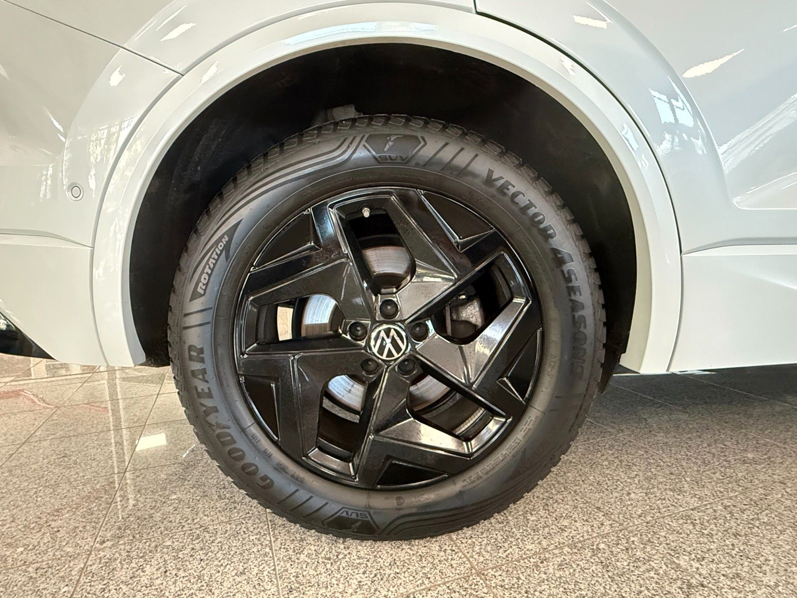 Volkswagen TOUAREG 3.0 V6 TDI R-LINE |NP94,6|PANO|MATRIX|19