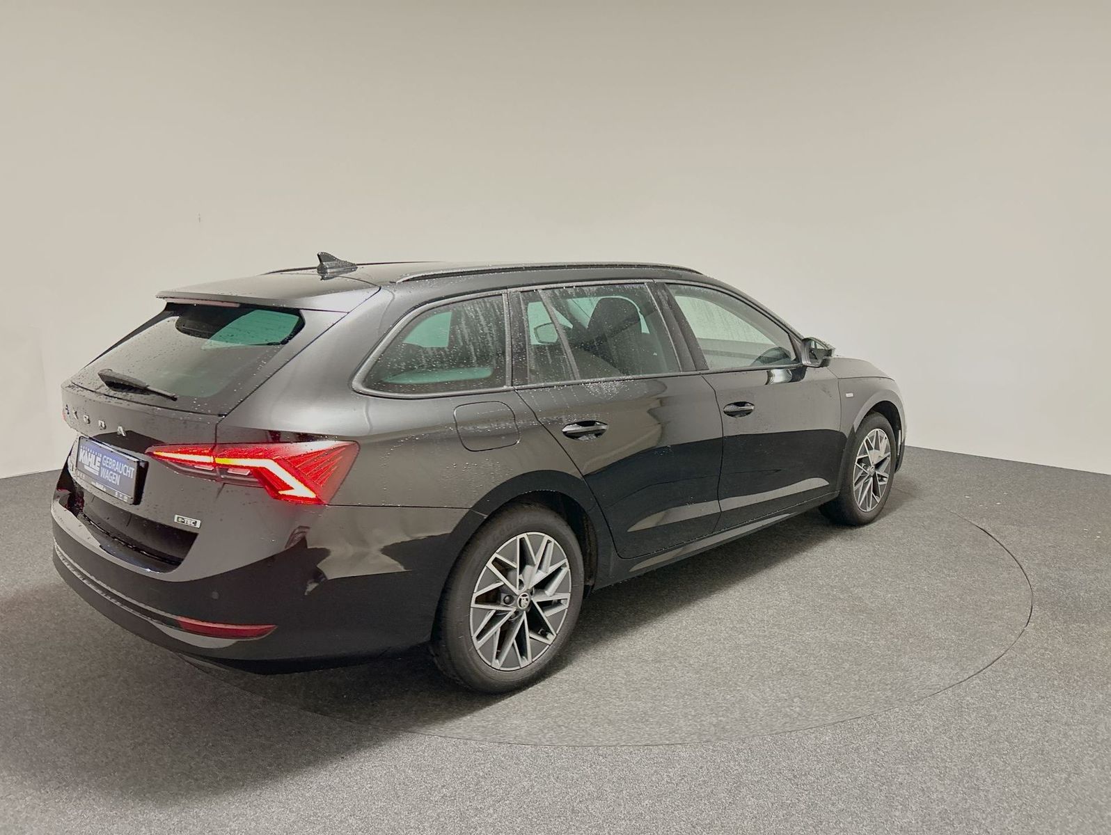 Skoda Octavia Combi 1.5 TSI - Samsaru's Car Outlet