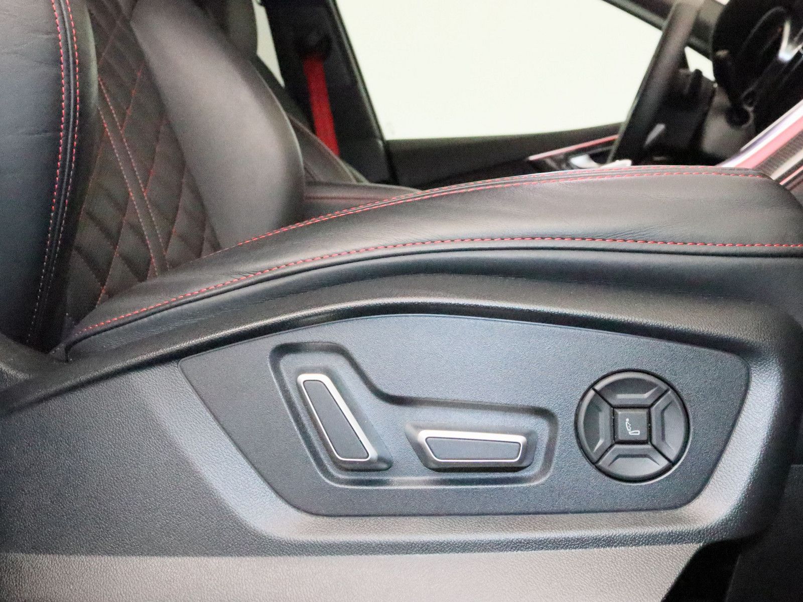 Audi Q7 50 TDI quattro competition plus AHK 360° PANO