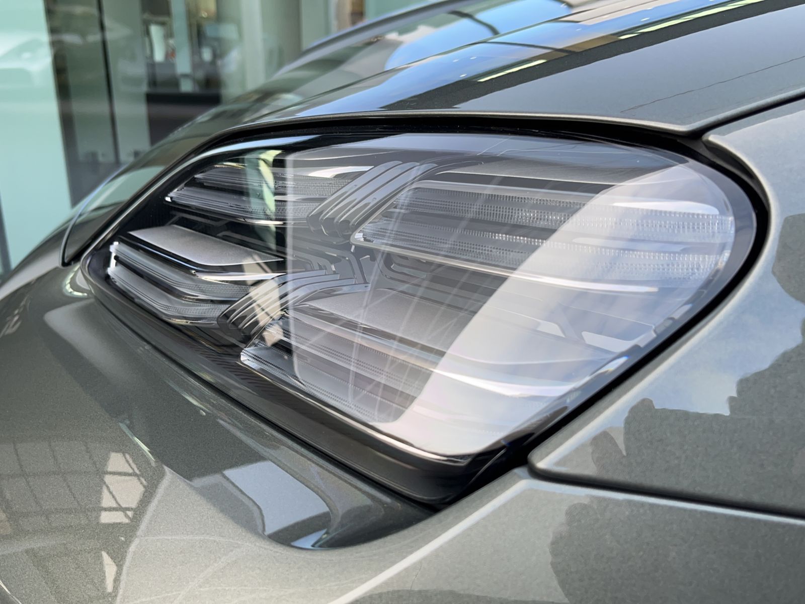 Porsche Macan Turbo - Samsaru's Car Outlet