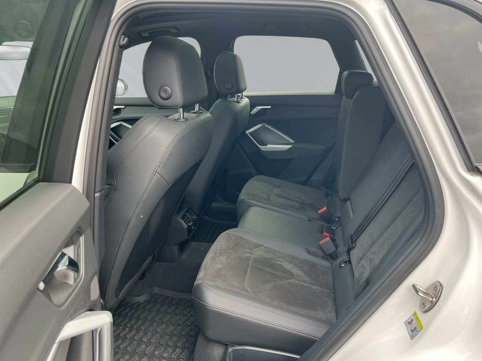 Audi Q3 S line 35 TDI quattro - Samsaru's Car Outlet