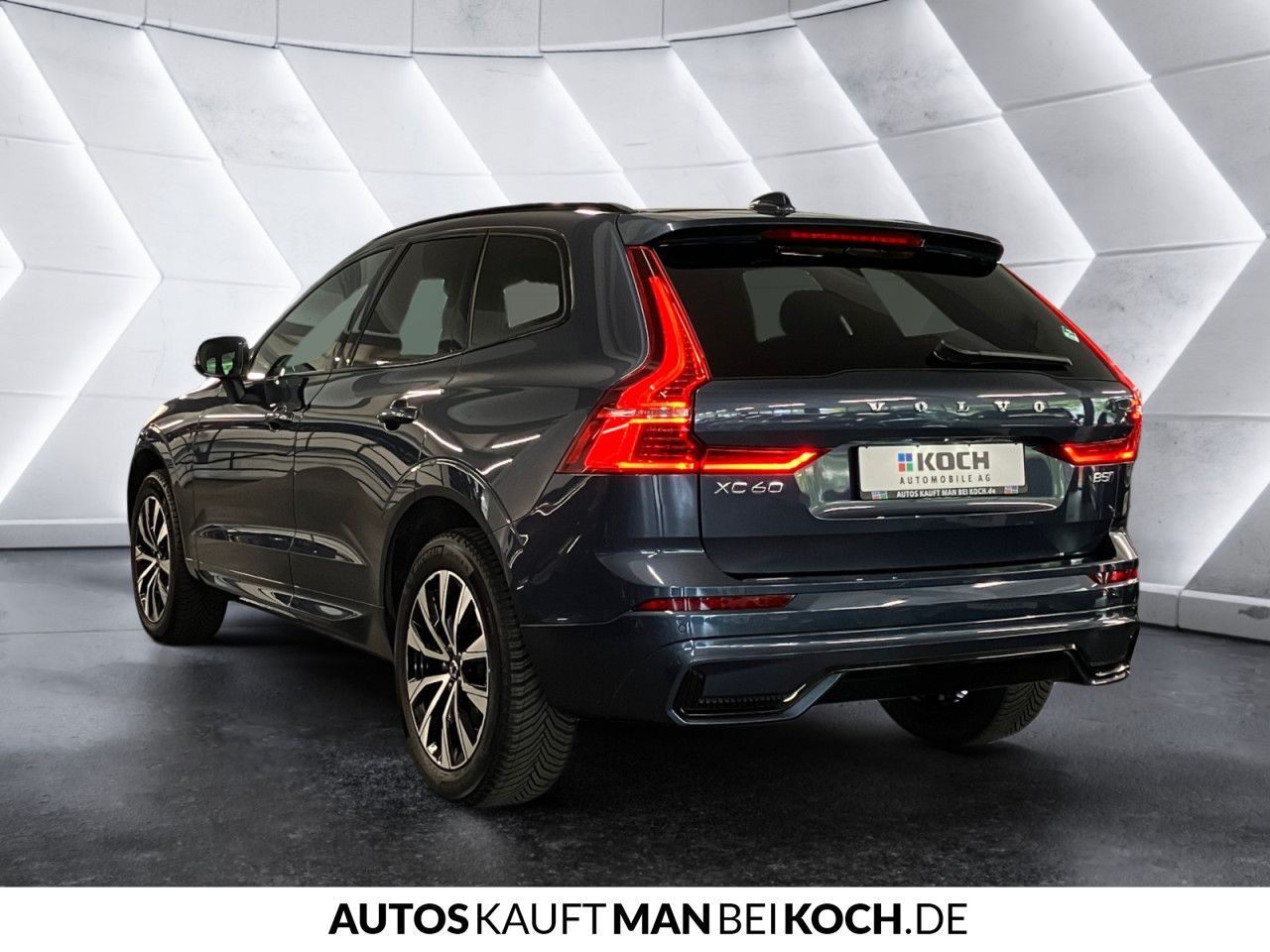 Volvo XC60 B5 AWD PlusDark ACC BLIS AHK 4xSHz VLED H&K