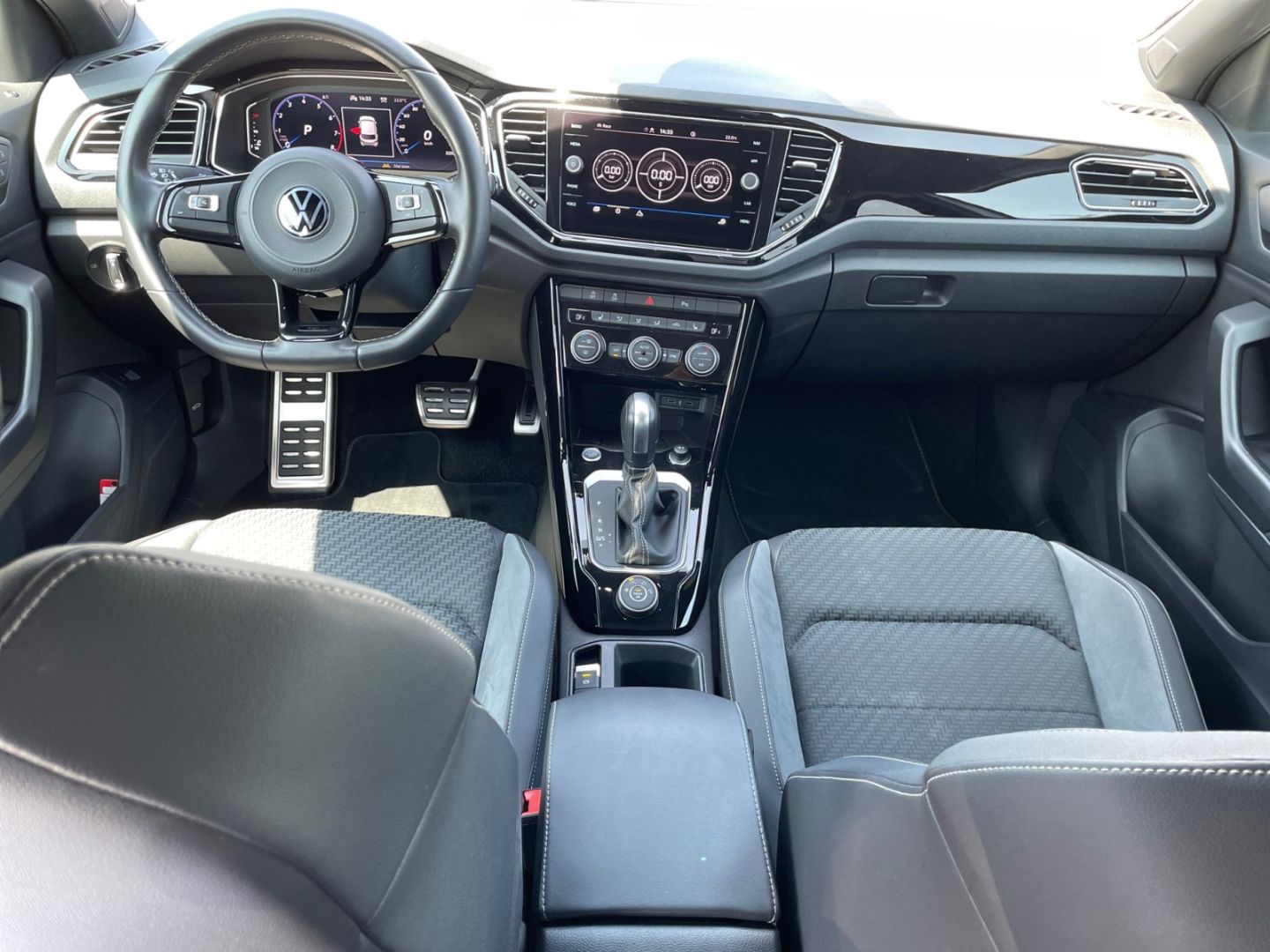 Volkswagen T-Roc R 2.0 TSI 4M DSG - Samsaru's Car Outlet