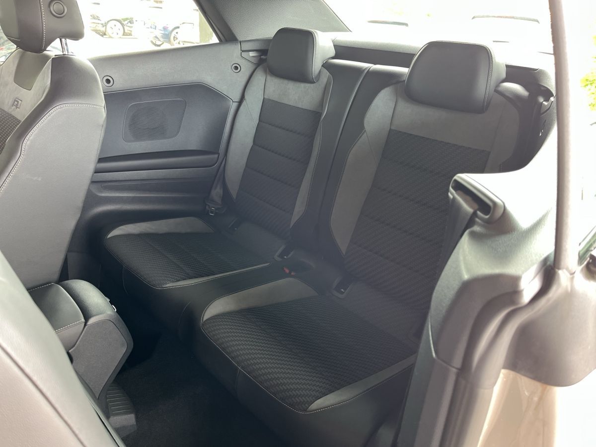 Volkswagen T-Roc 1.5 TSI DSG R-Line - Samsaru's Car Outlet
