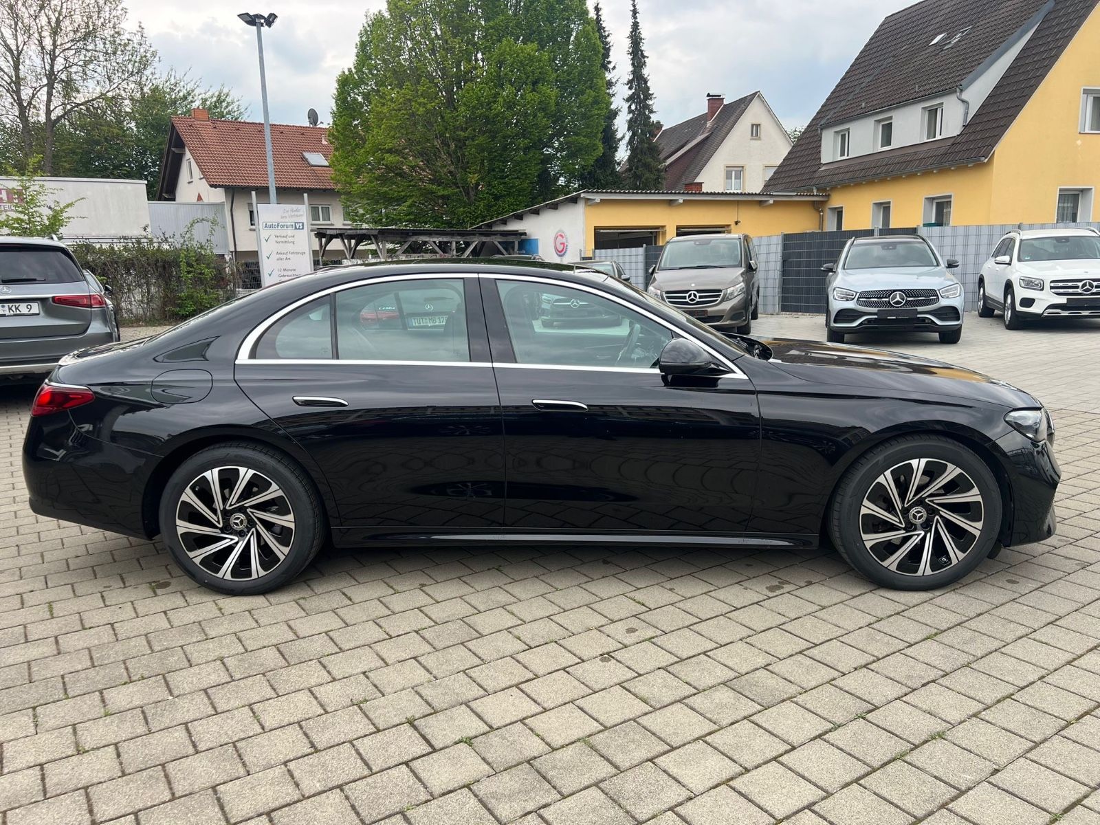 Mercedes-Benz E 200 - Samsaru's Car Outlet