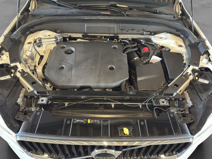 Volvo XC60 B5 D AWD Momentum Pro - Samsaru's Car Outlet