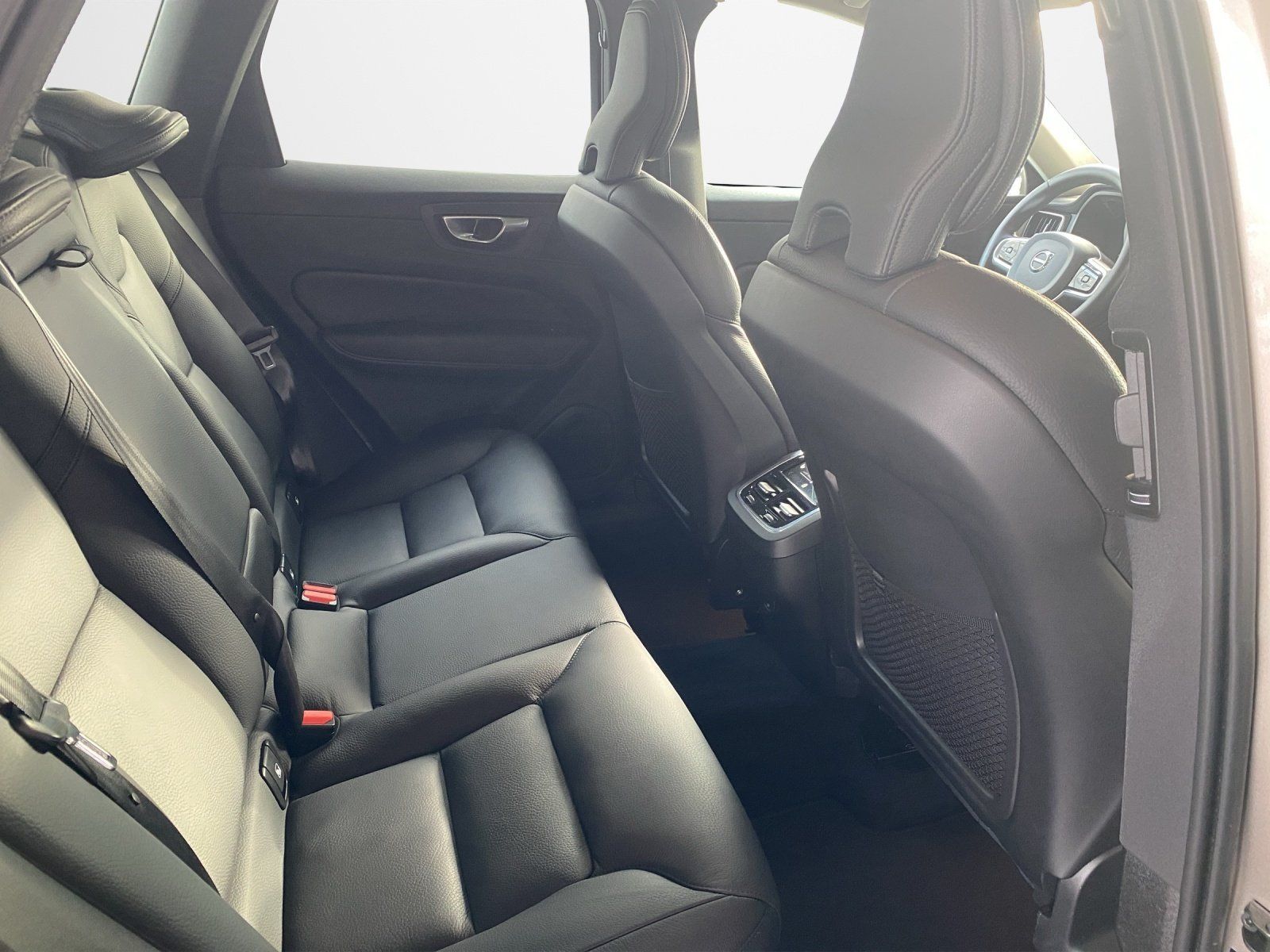 Volvo XC60 B5 Ultimate Bright AWD*AHK*Pano*4xSHZ*Luft*