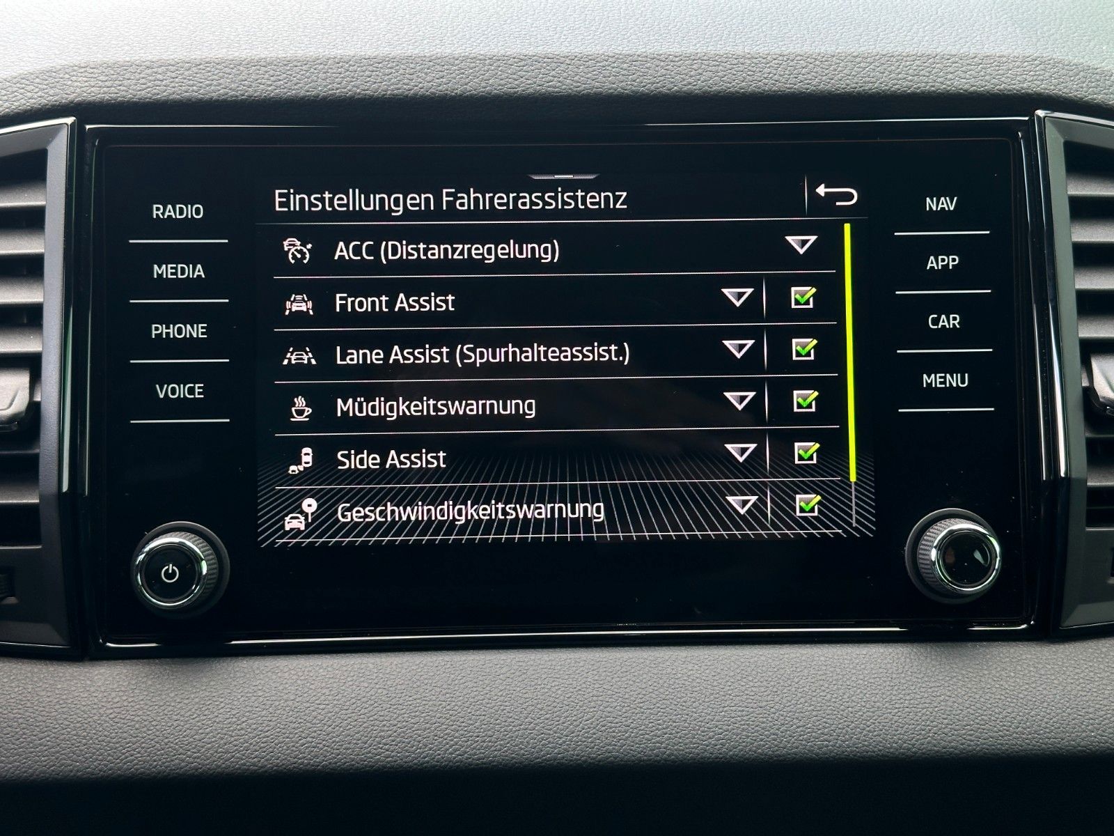 Skoda 190PS 4x4 DSG Sportline PADACH STHZ eHK LM19"AHK