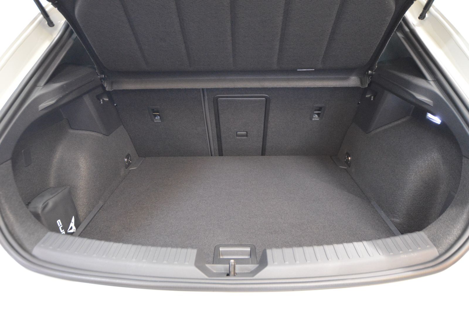 Cupra Leon 1.5 eTSI - Samsaru's Car Outlet