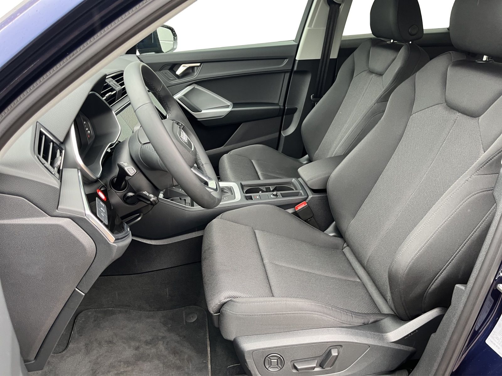 Audi Q3 40 TFSI quattro advanced - Samsaru's Car Outlet