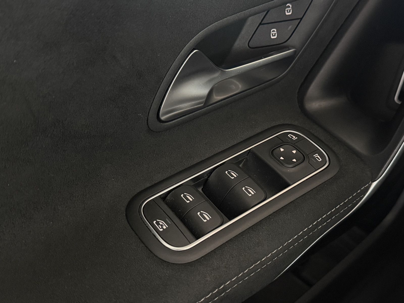 Mercedes-Benz A 250 e AMG-LINE - Samsaru's Car Outlet
