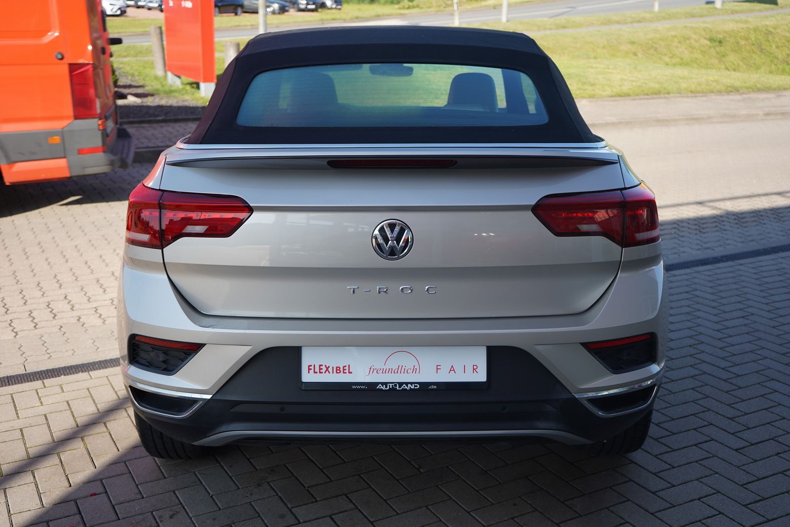 Volkswagen T-Roc 1.5 TSI Style - Samsaru's Car Outlet