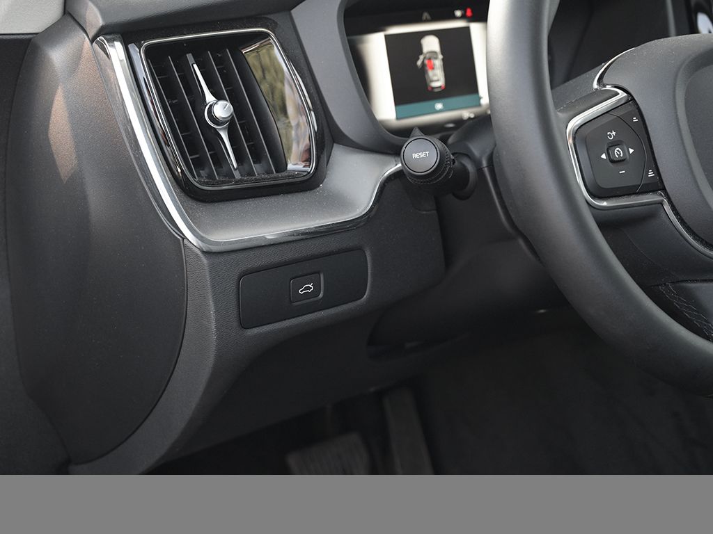Volvo XC60 B4 Core - Samsaru's Car Outlet