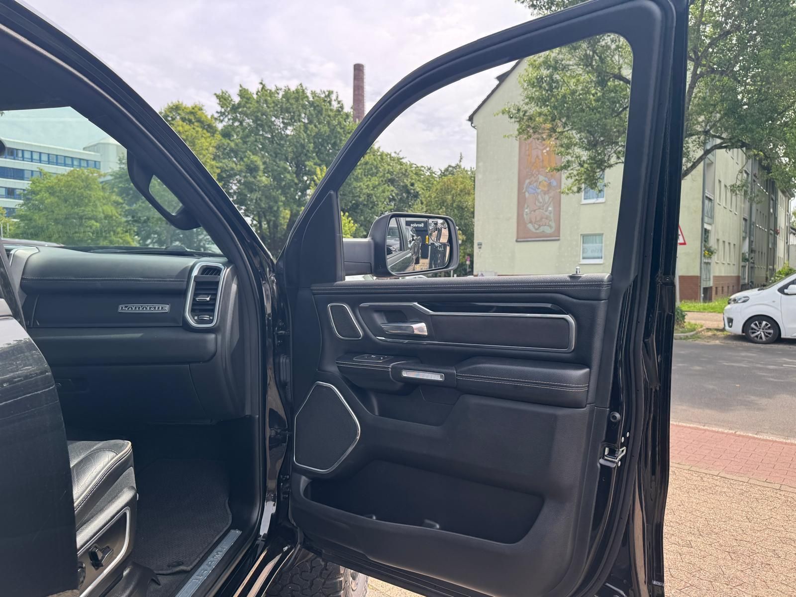 Dodge RAM 5.7 V8 Laramie Night Umbau +LPG +teilb. Heck
