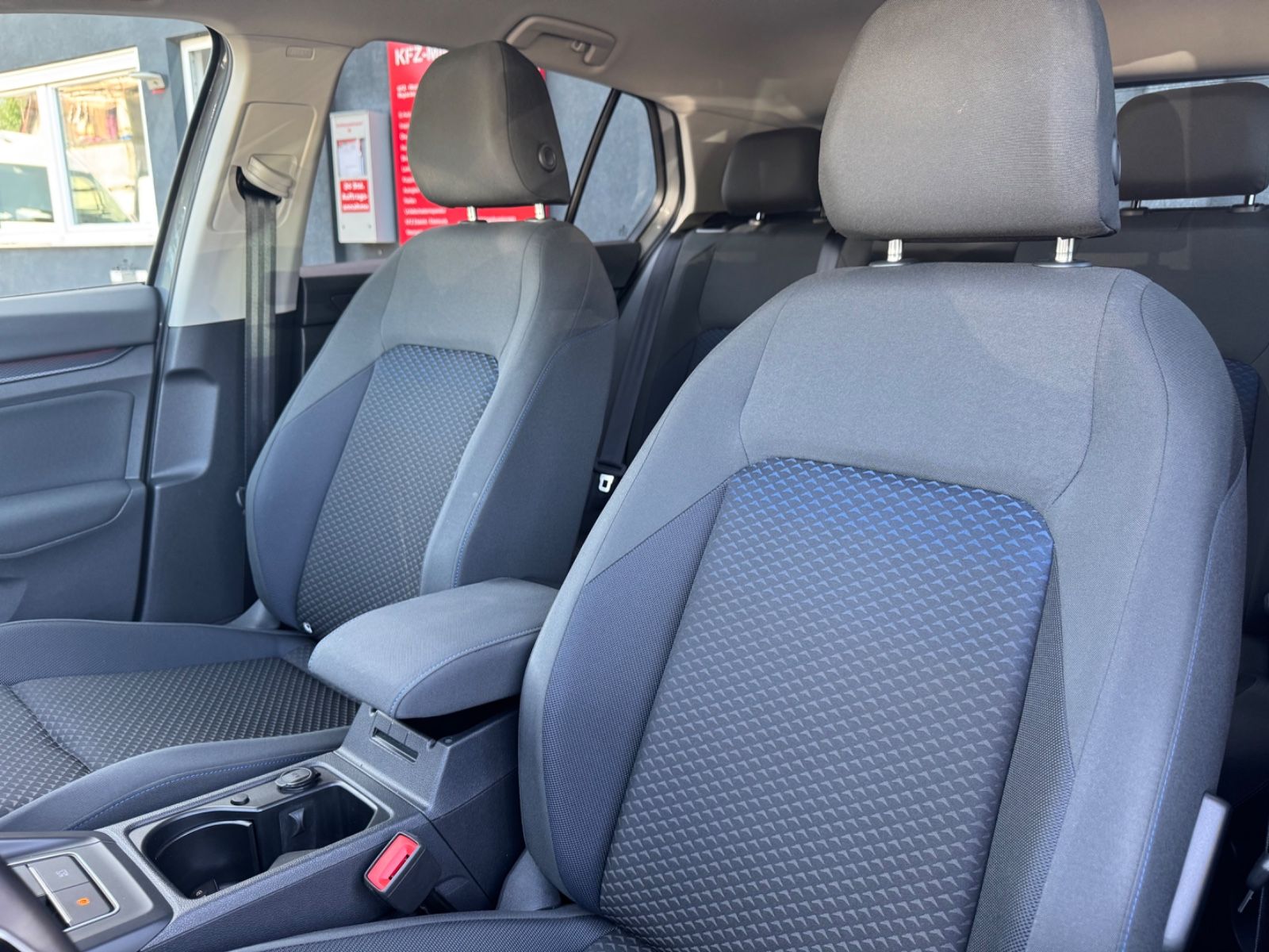 Volkswagen Golf VIII Lim. United - Samsaru's Car Outlet