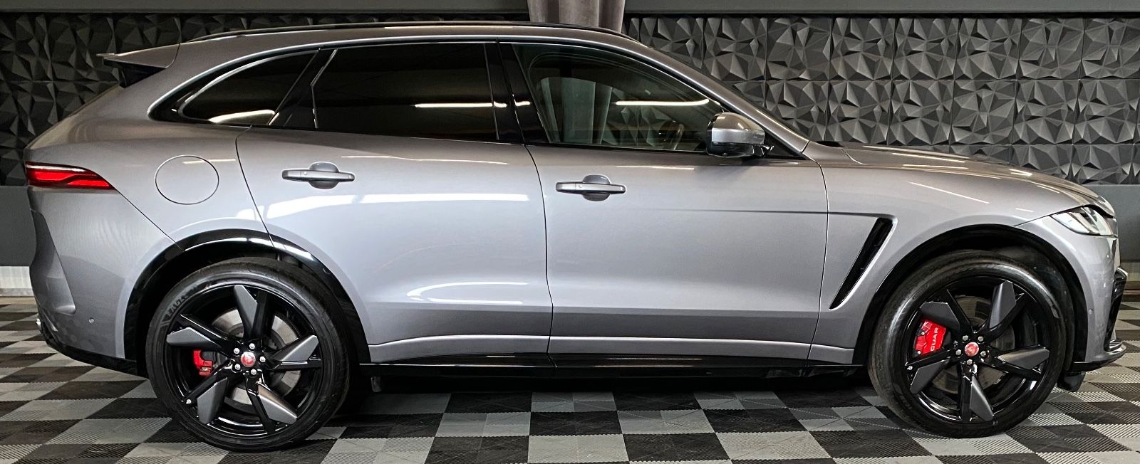 Jaguar F-Pace P550 SVR V8 AWD,ACC,Digitales Cockpit,AHK
