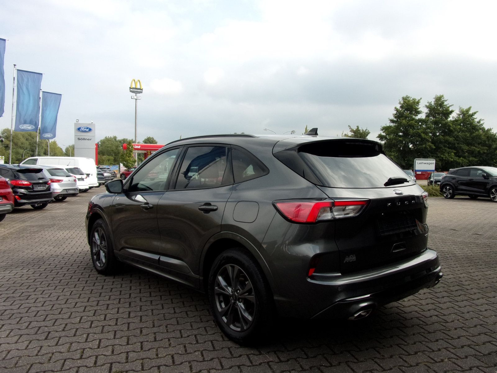 Ford Kuga Plug-In Hybrid ST-Line X - Samsaru's Car Outlet