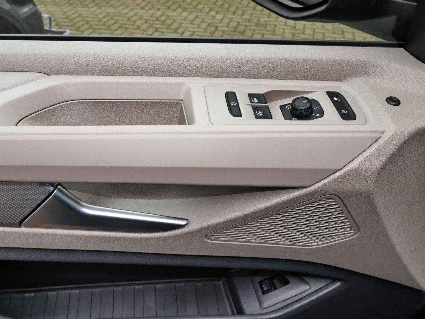 Volkswagen T7 Multivan Basis - Samsaru's Car Outlet