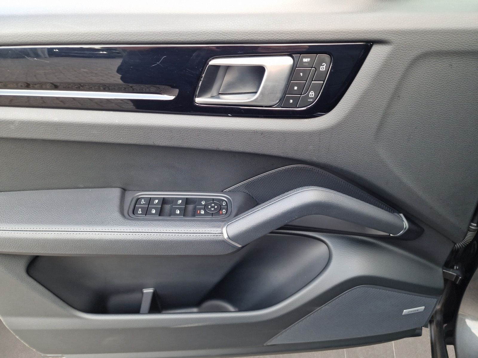 Porsche Cayenne Coupé 4RadLenk. Inno SoftClose 360° Luft