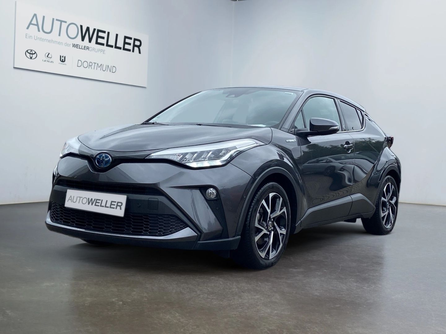 Toyota C-HR 2.0 Hybrid Team - Samsaru's Car Outlet