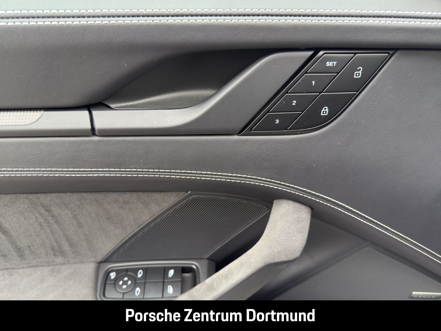 Porsche 992 911 Targa 4 GTS BOSE Sportabgasanlage LED