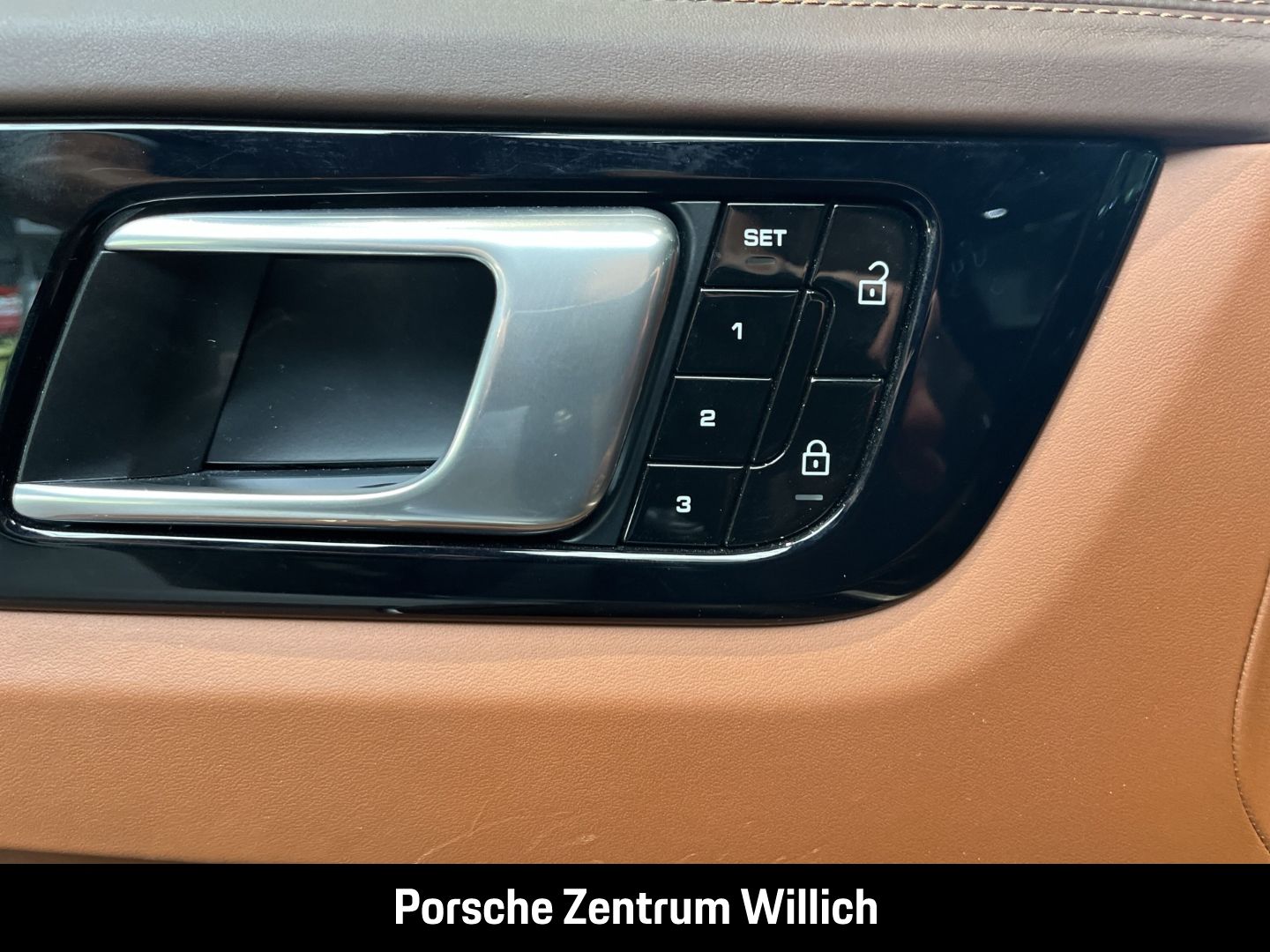 Porsche Cayenne E-Hybrid Clubleder Luftfederung 21-Zoll